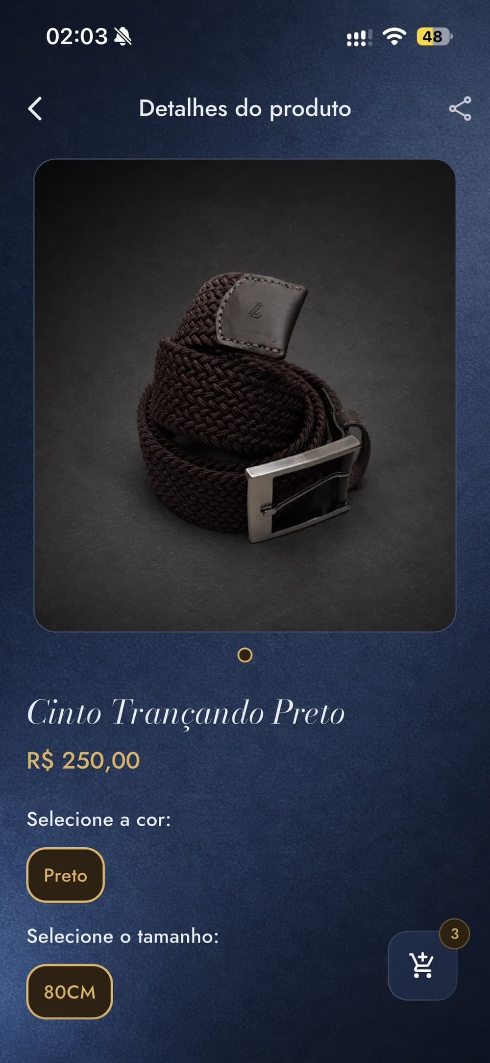 Detalhe de um cinto trançado, com galeria, preço e seletores de cor e tamanho